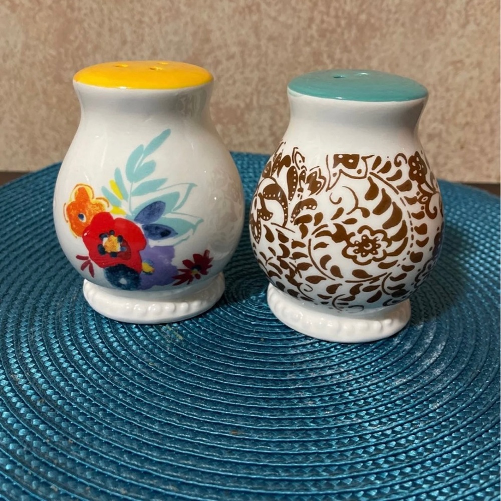 COPY - Pioneer Woman Salt & Pepper Shaker